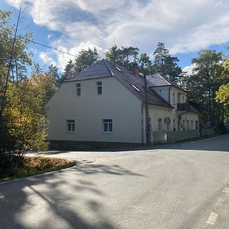 Penzion Zeleny Haj Hotell Merklín Exteriör bild