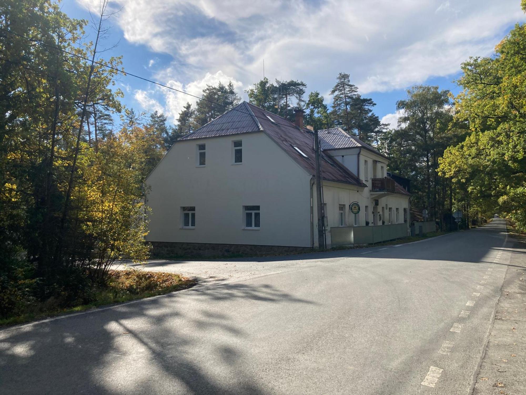 Penzion Zeleny Haj Hotell Merklín Exteriör bild